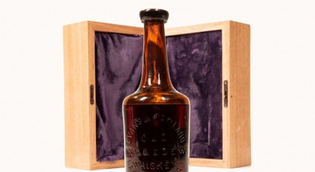 Kalapács alá kerül a világ legöregebb üveg whiskyje